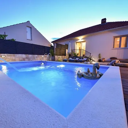 Teuta Zadarvillas *