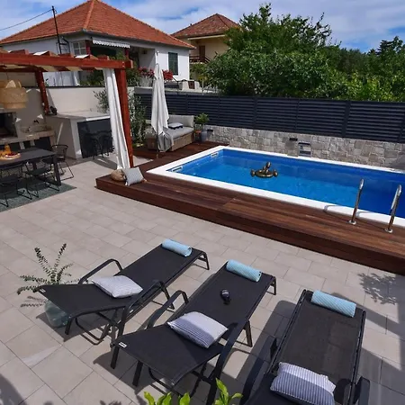 别墅 Teuta Zadarvillas *